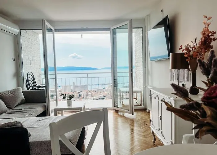 The Sea View Apartament *