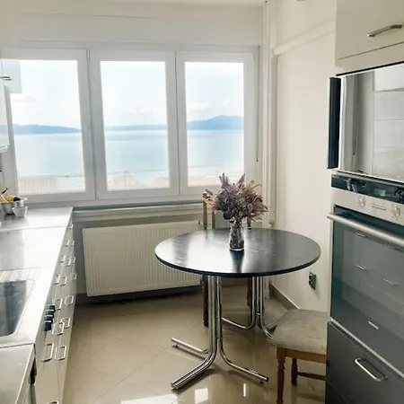 Apartman The Sea View *