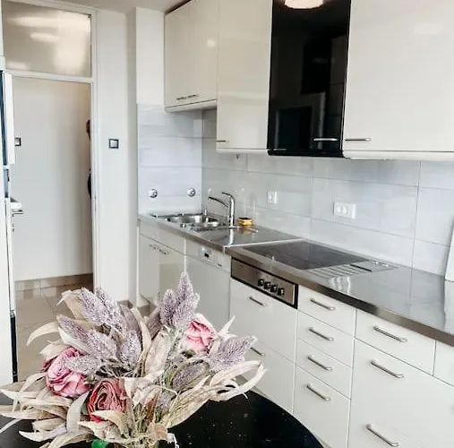 The Sea View Apartman *